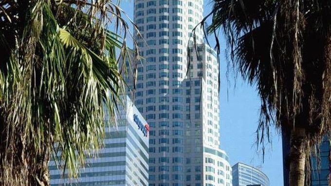 Terčem druhého útoku Al-Káidy v roce 2002 měla být Library Tower (nyní US Bank Tower) v Los Angeles.