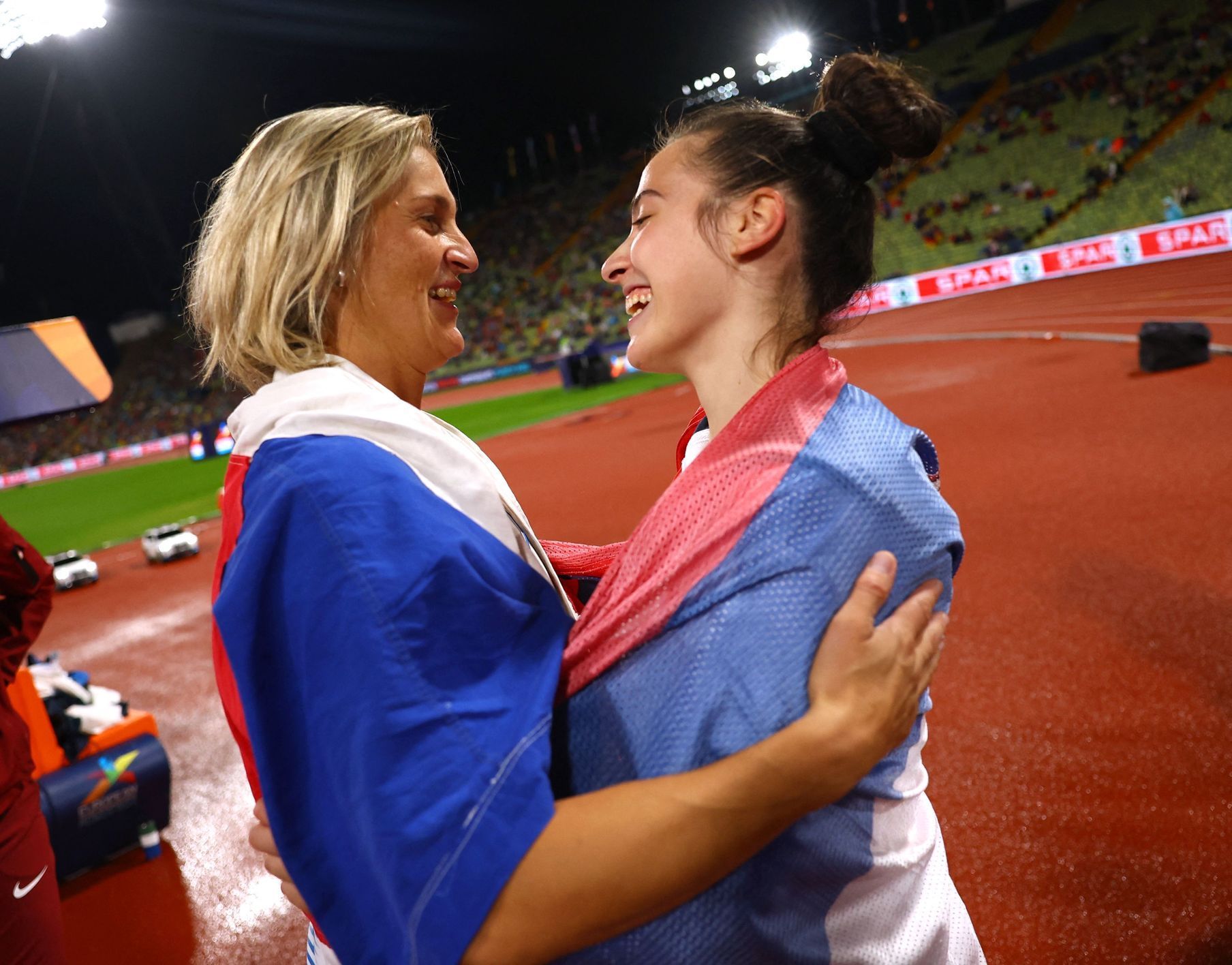 Barbora Špotáková a Adriana Vilagošová po finále oštěpařek na ME v atletice 2022 v Mnichově