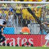 MS 2014, Brazílie-Kolumbie: Thiago Silva (3) dává gól