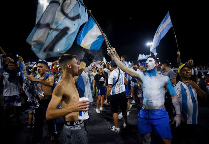 Soccer Football - Fans in Buenos Aires celebrate after winning the World Cup - Buenos Aires, Argentina - December 19, 2022 Fans gather outside of the Association of Argen