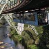 Wuppertal tramvaj zavěšená, visutá dráha, veřejná doprava, MHD