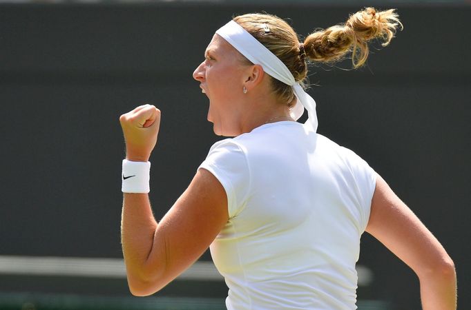 Petra Kvitová v zápase proti Jekatěrině Makarovové na Wimbledonu 2013