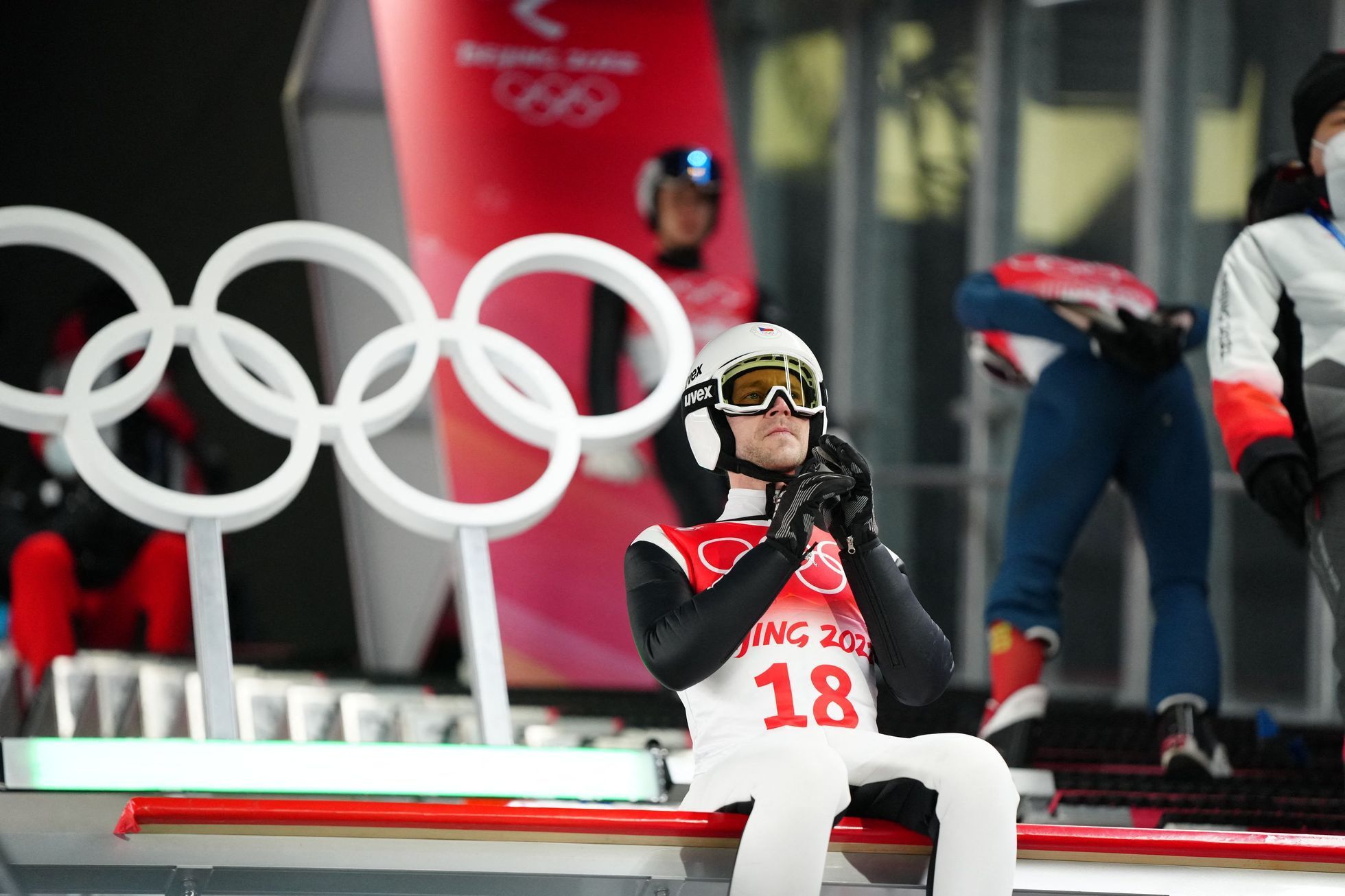 Skokan na lyžích Roman Koudelka v kvalifikaci na velkém můstku na ZOH 2022 v Pekingu