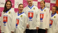 Slovenský tým v plné zbroji: Janette Husárová, Dominika Cibulková, nehrající kapitán Mojmír Mihal, Kristína Kučová a Magda Rybáriková