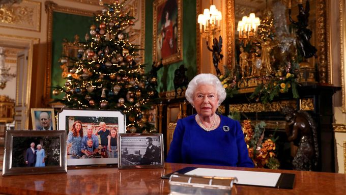 Vánoční portrét britské královny Alžběty II.
