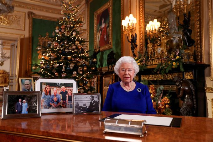 Vánoční portrét britské královny Alžběty II.