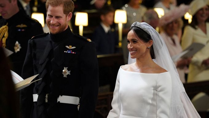 Princ Harry a Meghan Markleová si řekli své ano po necelé dvouleté známosti.