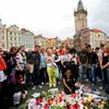 Fanoušci Michaela Jacksona se loučí s králem popu na Staroměstském náměstí v Praze