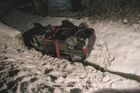 Řidič u Olomouce narazil do stromu, na místě zemřel