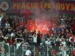 Fanoušci Sparty při derby se Slavií.