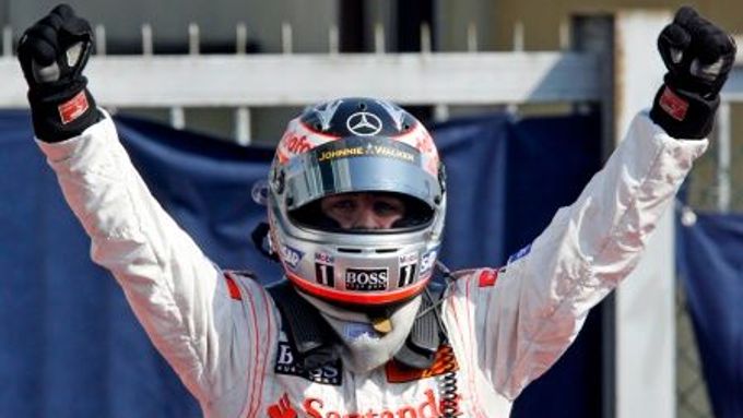 Bude se Fernando Alonso příští rok radovat v barvách McLarenu, nebo zamíří jinam?