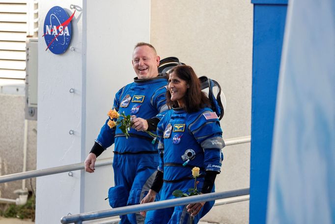 Astronauti NASA Barry "Butch" Wilmore a Sunita "Suni" Williamsová uvízli na ISS po problému s lodí Starliner od Boeingu.