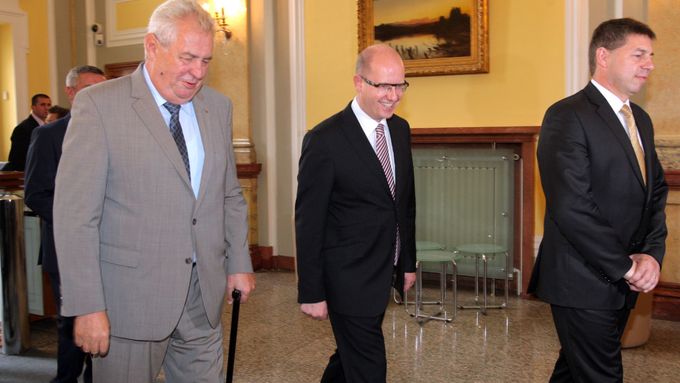 Prezident Zeman poprvé dorazil na jednání vlády.
