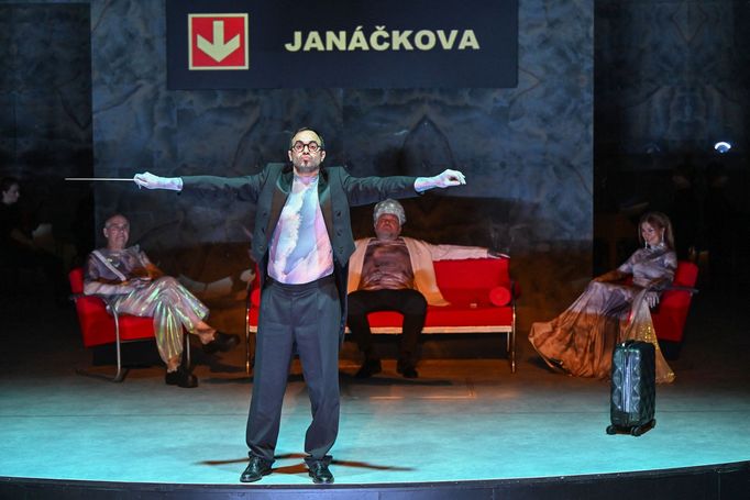 Jan Grygar jako Josef Spejbl, Roman Blumaier coby Petr Bohatý, David Kaloč v roli Leoše Janáčka a Jana Štvrtecká jako Anděla.