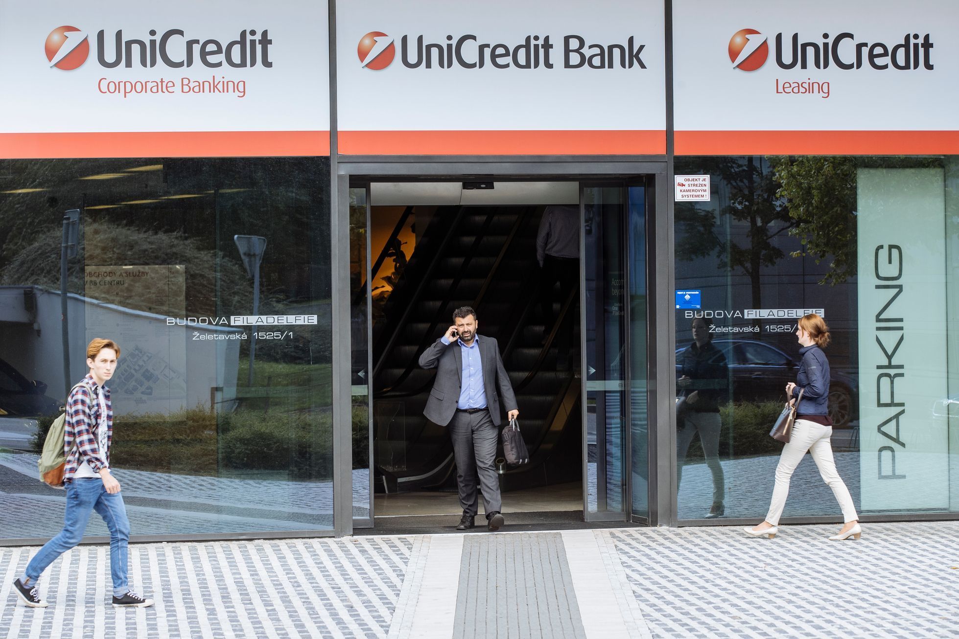 ilustrační fotografie, banka, UniCredit Bank, budova, logo, 2017