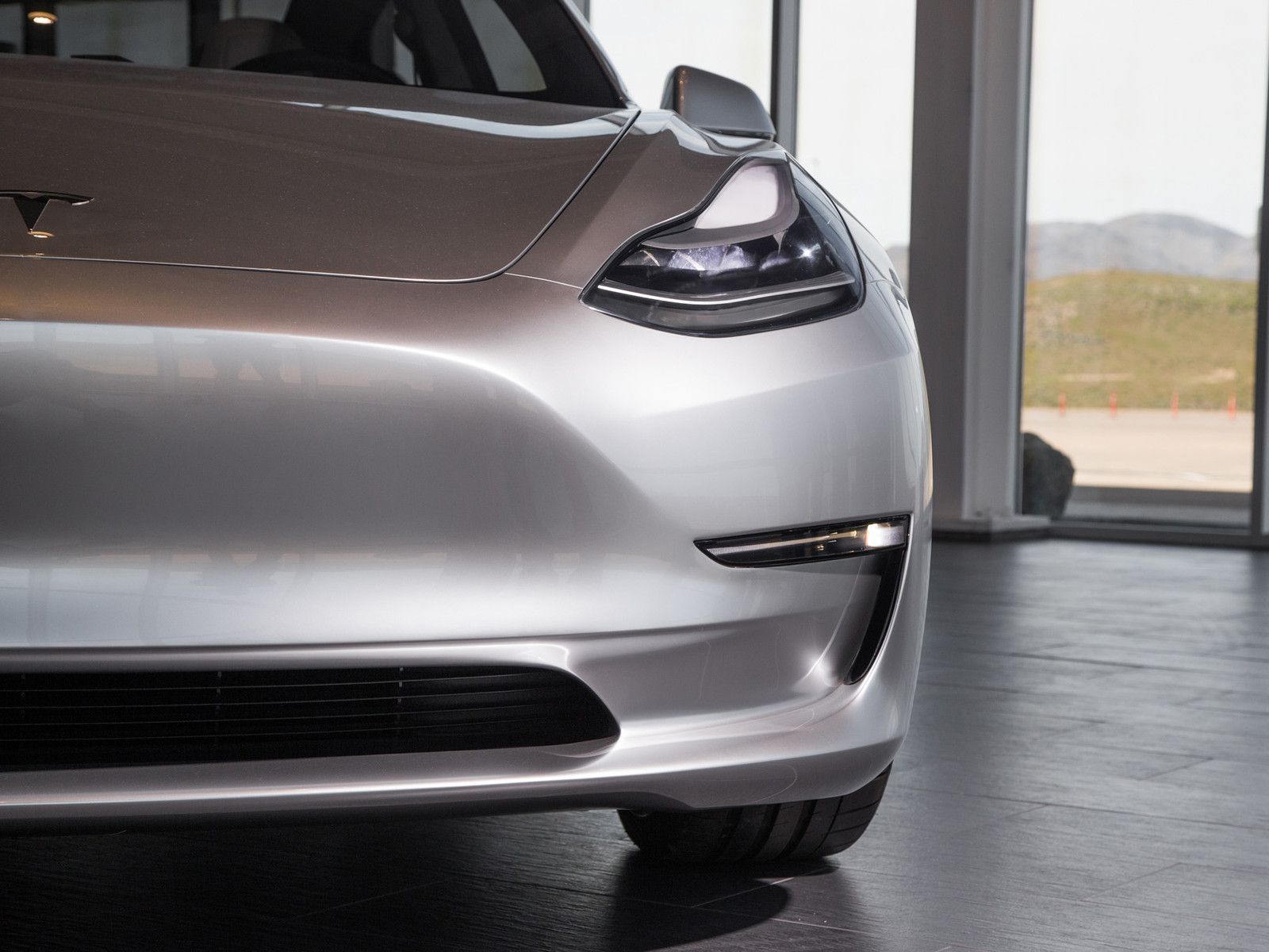 Tesla Model 3 červenec 2017