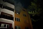 Při požáru domu v Prostějově vynášeli hasiči i kojence