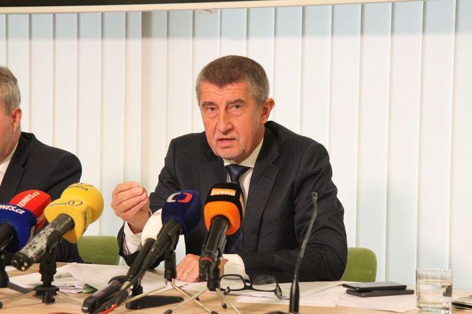 Předseda ANO Andrej Babiš oznamuje, že žádá vysvětlení ČSSD ohledně lithia a smlouvy s Australany