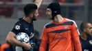 LM, Olympiakos -Arsenal: Olivier Giroud a Petr Čech