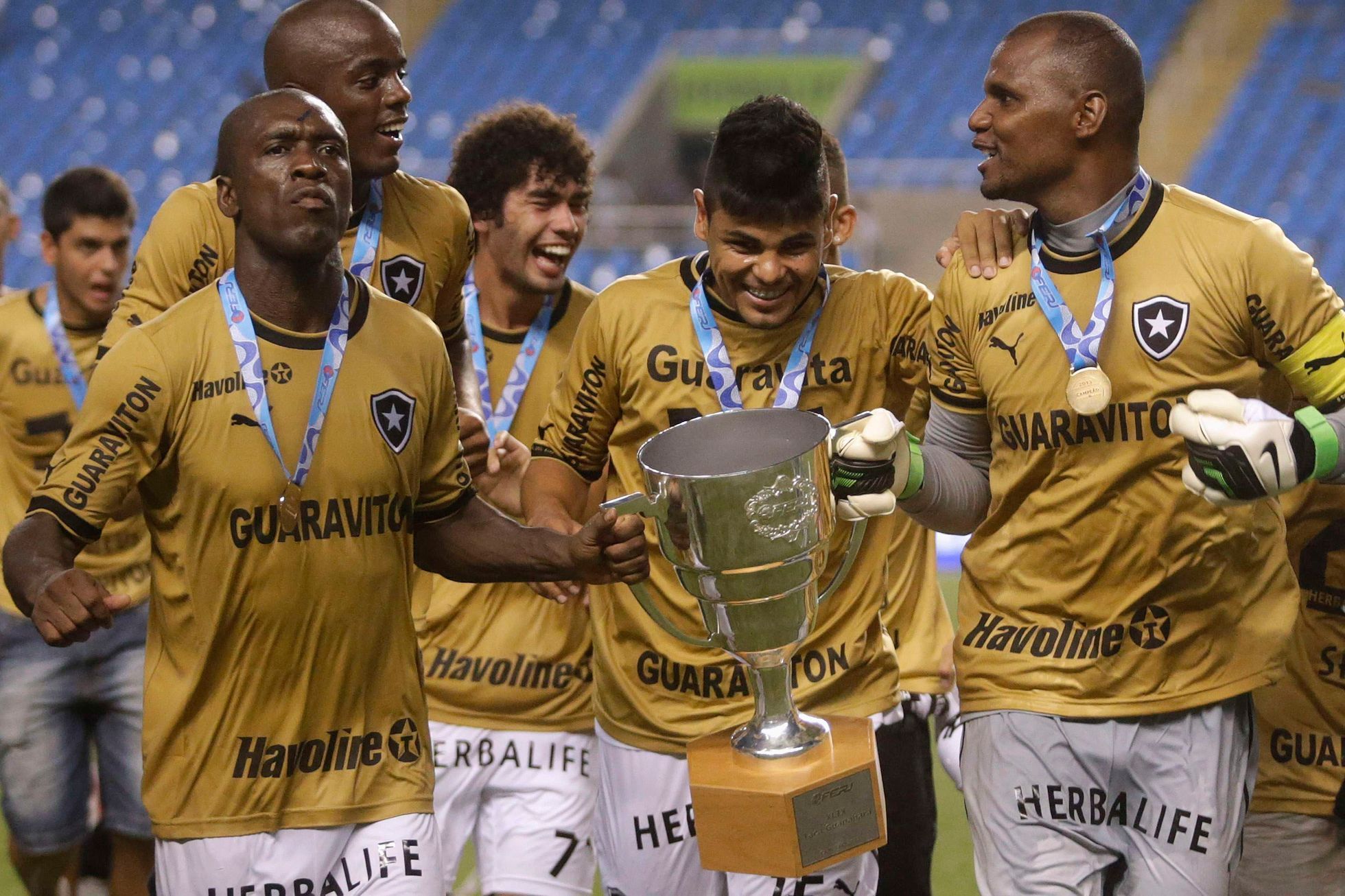 Botafogo se raduje z vítězství v poháru Gauanabara Cup (Seedorf, Jefferson)