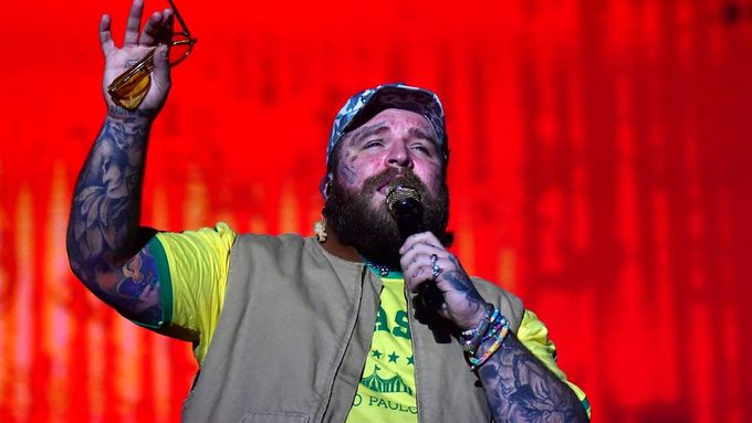 Zpěvák Teddy Swims během svého vystoupení v brazilském Sao Paulu letos v březnu.