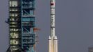 The Long March II-F rocket loaded with a Shenzhou-9 manned spacecraft carrying Chinese astronauts Jing Haipeng, Liu Wang and Liu Yang lifts off from the launch pad in the Jiuquan Satellite Launch Center, Gansu province June 16, 2012. China launched the spacecraft putting its first woman, 33-year-old female fighter pilot Liu Yang, in orbit on Saturday as the country takes its latest step towards building a space station within the decade. REUTERS/Jason Lee (CHINA - Tags: MILITARY SCIENCE TECHNOLOGY TPX IMAGES OF THE DAY) Published: Čer. 16, 2012, 1:59 odp.