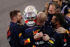 Šampionem F1 je Verstappen. Protesty Mercedesu byly zamítnuty, tým chystá odvolání