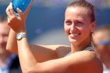Zbrusu nová trofej, a také nová šampionka. Královnou Prague Open se v sobotu stala Petra Kvitová.