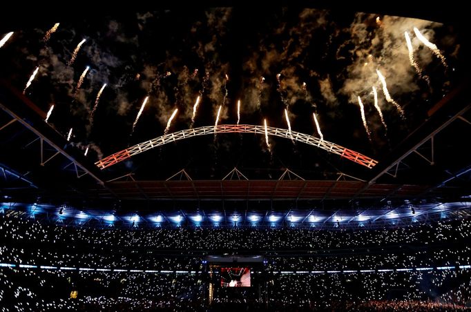 Zápas sledovalo zaplněné Wembley
