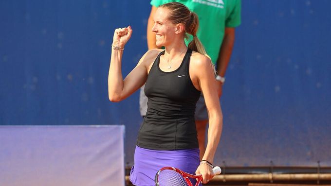 Nicole Vaidišová se raduje z vítězství nad Bulharkou Kostovovou.