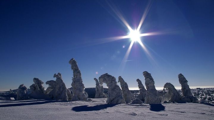 Víkend bude podle meteorologů převážně slunečný, v neděli se mírně oteplí; Zdroj foto: KRNAP