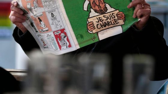 Foto: Časopis Charlie Hebdo po týdnu vstal z mrtvých