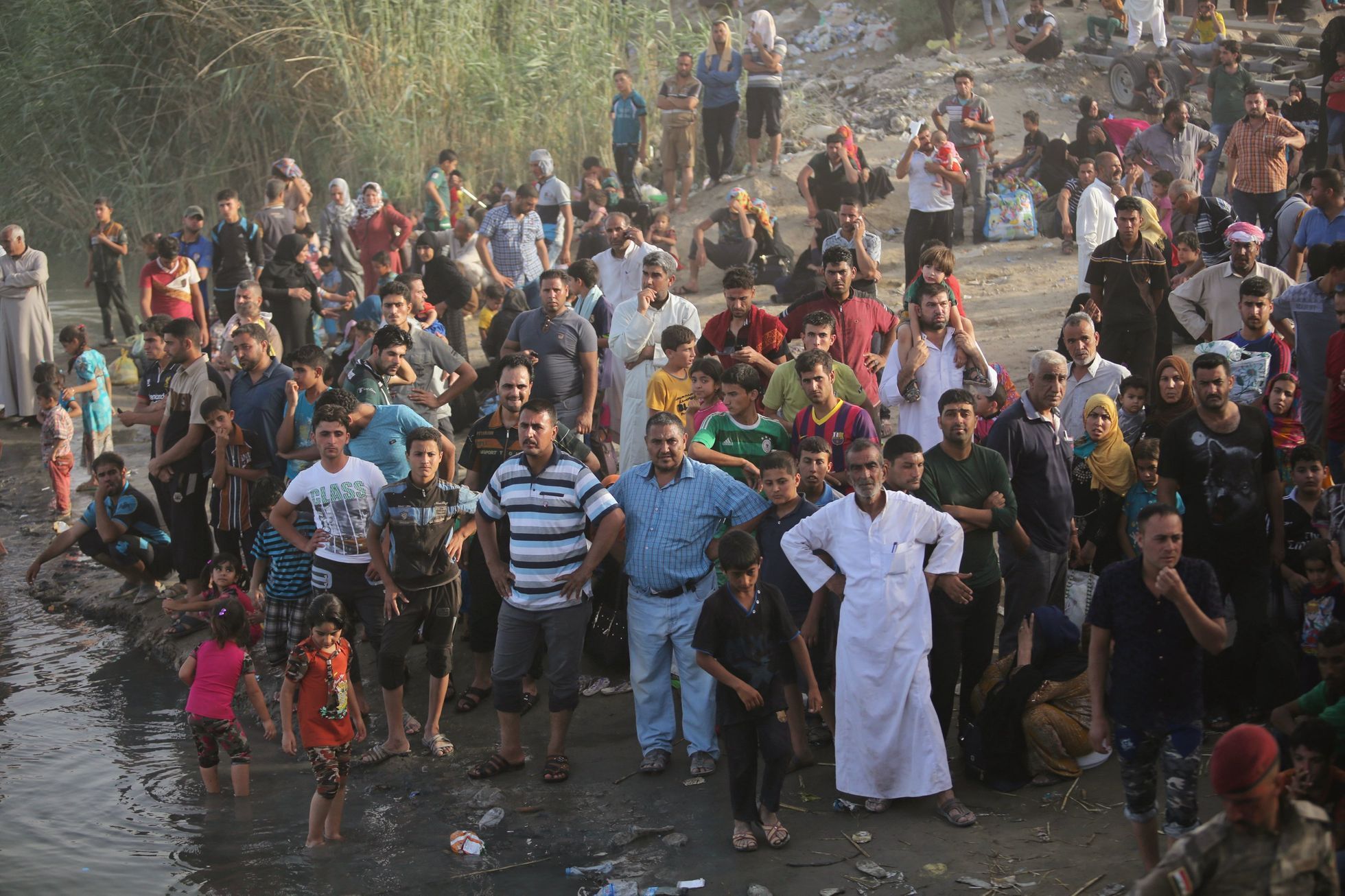 Obyvatelé prchající před IS z iráckého Ramadi