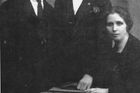 Kromě Jorgeho měli Bergogliovi ještě syna Maria (uprostřed; snímek nedatován).