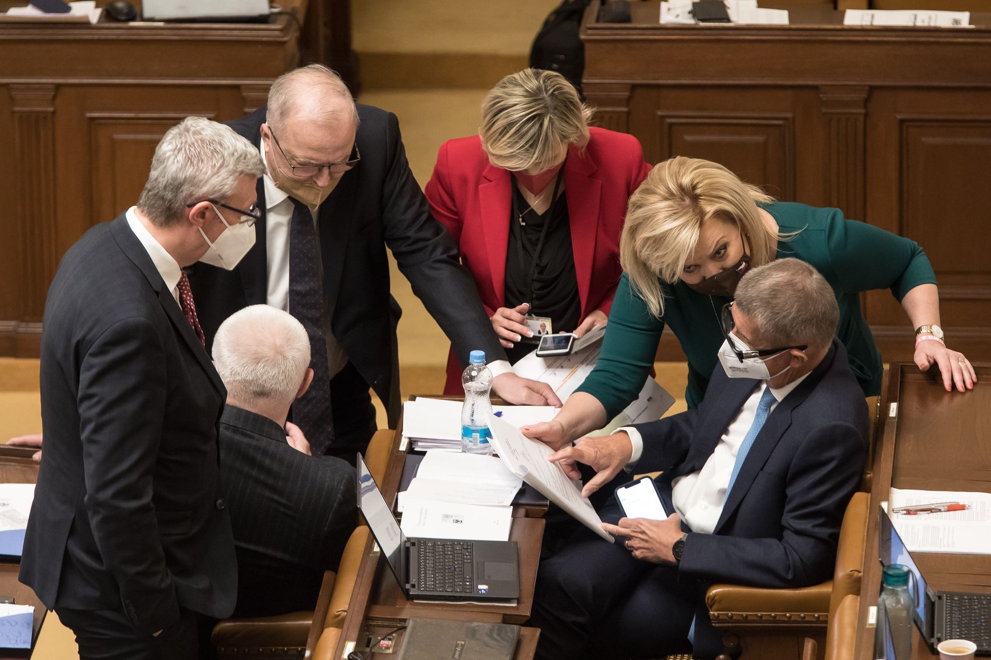 Poslanecká sněmovna - hlasování o důvěře vládě - Andrej Babiš, Alena Schillerová, poslanecký klub ANO