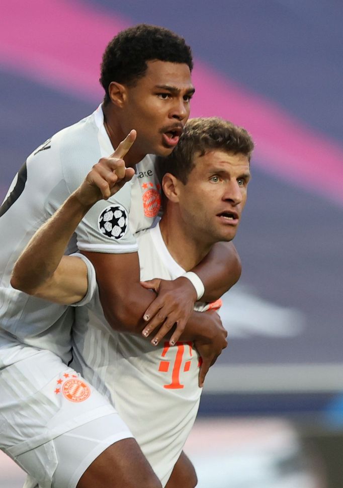 Thomas Müller slaví gól ve čtvrtfinále LM Barcelona - Bayern