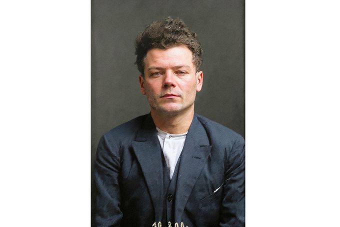 Martin Lecián (1900–1927), známý jako „Postrach Moravy“, na policejní fotografii (výřez), 20. léta 20. století. Kolorováno