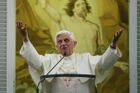 Papežova omluva: Zvu muslimy k dialogu
