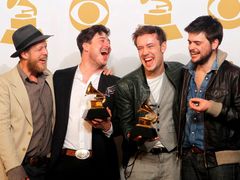 V nejprestižnější kategorii Grammy - album roku - byla úspěšná skupina Mumford & Sons, která si cenu odnesla za album Babel.