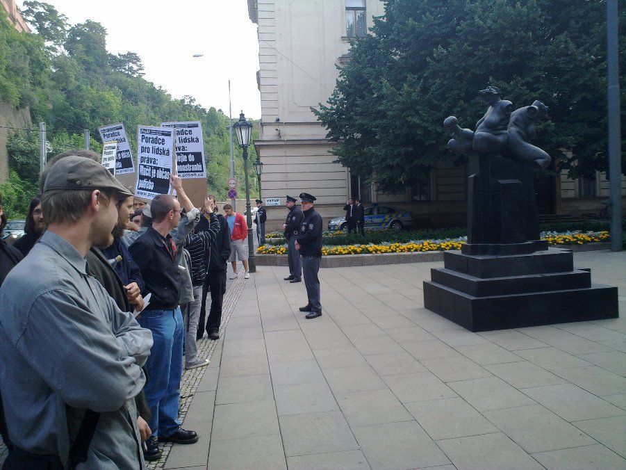 Demonstrace proti Romanu Jochovi