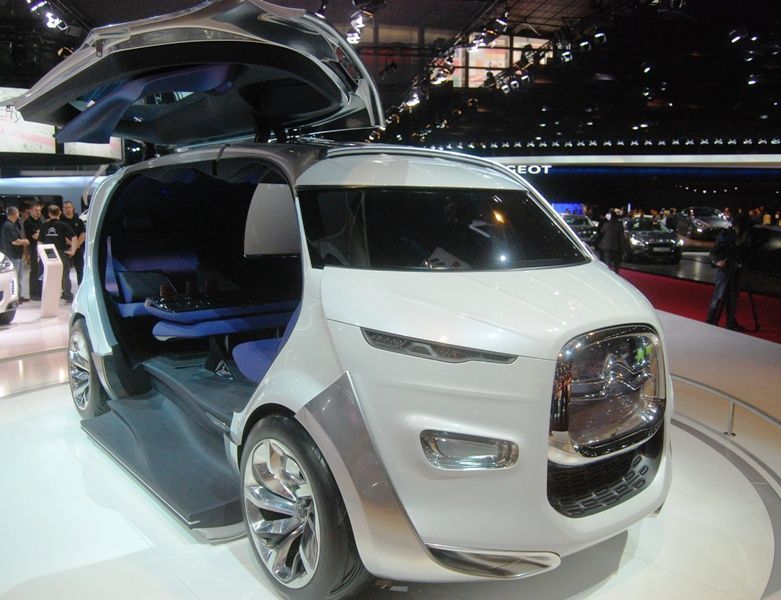 Koncepty na autosalonu v Paříži 2012