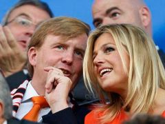Nizozemský princ Willem Alexander a jeho žena princezna Maxima na fotbale proti Rusku