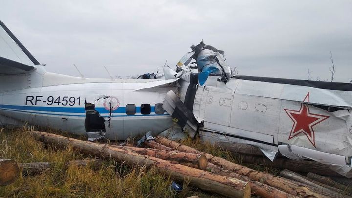 V Rusku se po startu zřítilo letadlo s parašutisty. Nehodu nepřežilo nejméně 16 lidí; Zdroj foto: Reuters