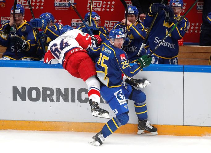 Gustav Rydahl a Jiří Sekáč v zápase Česko - Švédsko na Channel One Cup