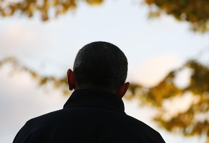 U.S. President Barack Obama speaks at a campaign event at Washington Park in Dubuque, Iowa, November 3, 2012. REUTERS/Larry Downing (UNITED STATES - Tags: POLITICS ELECTIONS USA PRESIDENTIAL ELECTION) Published: Lis. 3, 2012, 11:37 odp.