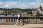 Česko čeká slunečný týden, pršet bude výjimečně. O víkendu se vrátí třicítky