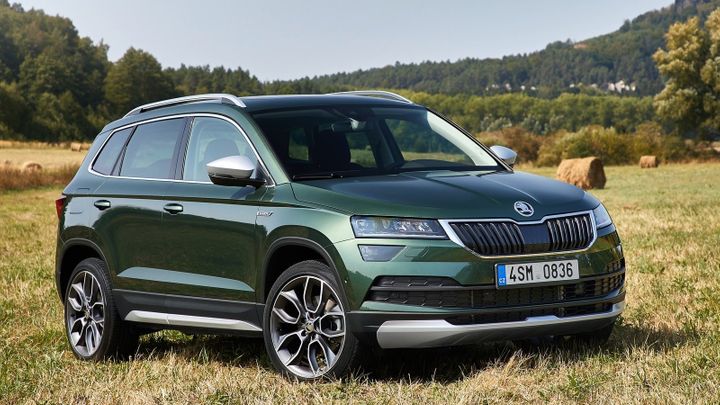 Více než polovina nových aut loni zdražila, a to víc než inflace. Nejvíc zdražují SUV