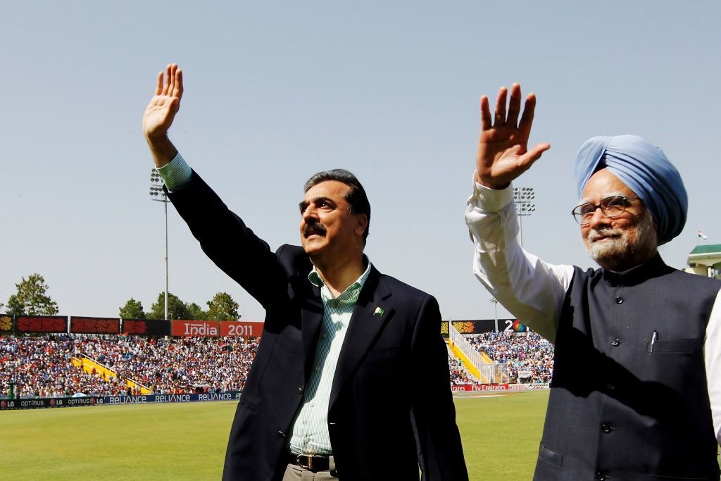 Indický premiér Manmóhan Sing (vpravo) a pákistánský premiér Júsuf Gilání