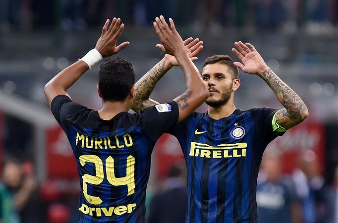 Fotbalisté Interu Milán slaví výhru nad Juventusem (Icardi)