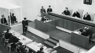 Po 114 stáních bylo hlavní líčení uzavřeno 14. srpna 1961, v prosinci soudci oznámili, že Eichmann je ve všech 15 bodech obžaloby vinen. První čtyři body se zabývaly zločiny proti židovskému národu, pátý až dvanáctý bod zločiny proti lidskosti a poslední tři body jej obviňovaly z příslušnosti ke třem ze čtyř zločineckých organizací (k SS, Bezpečnostní službě SD a gestapu). Rozsudek smrti nad Eichmannem vynesl soud v pátek 15. prosince 1961 v devět hodin ráno.